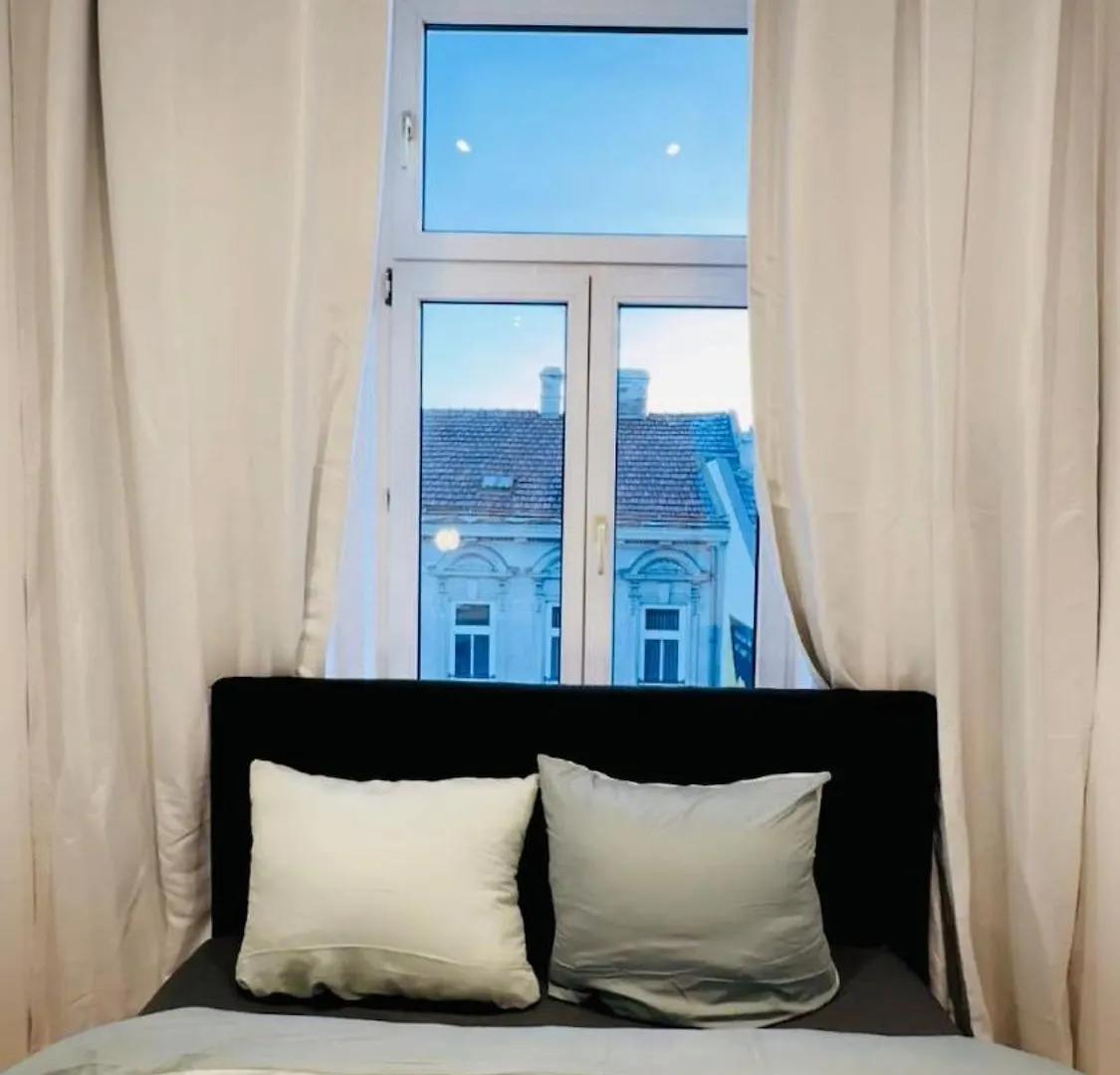 Διαμέρισμα Lovely 4Br Apt Near Kaufpark Alterlaa Βιέννη