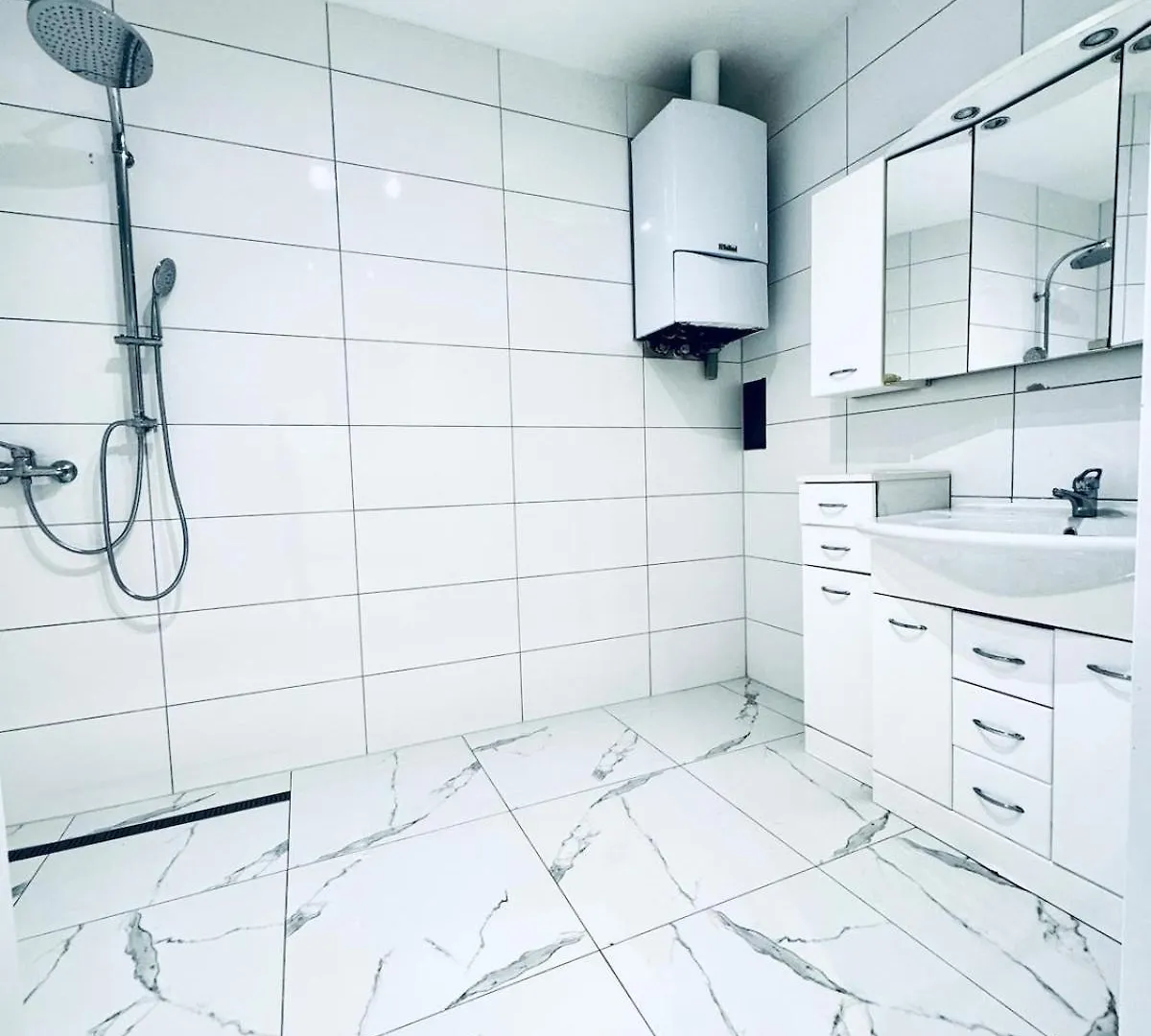 Lovely 4Br Apt Near Kaufpark Alterlaa Βιέννη