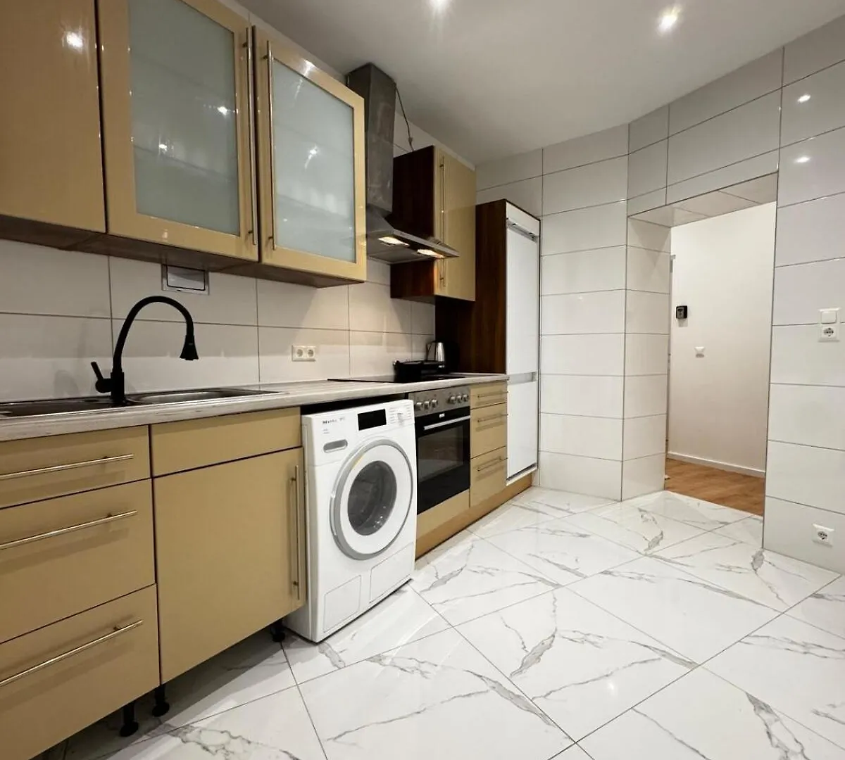 Lovely 4Br Apt Near Kaufpark Alterlaa Βιέννη 0*,