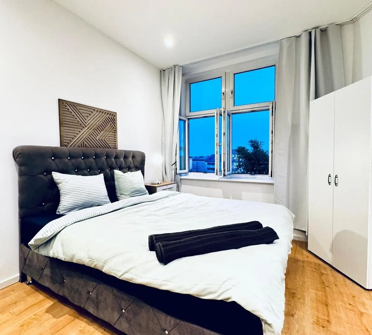 アパート Lovely 4Br Apt Near Kaufpark Alterlaa ウィーン オーストリア