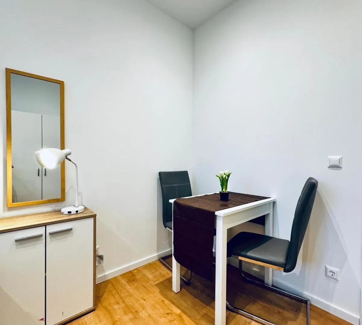Lovely 4Br Apt Near Kaufpark Alterlaa ウィーン アパート