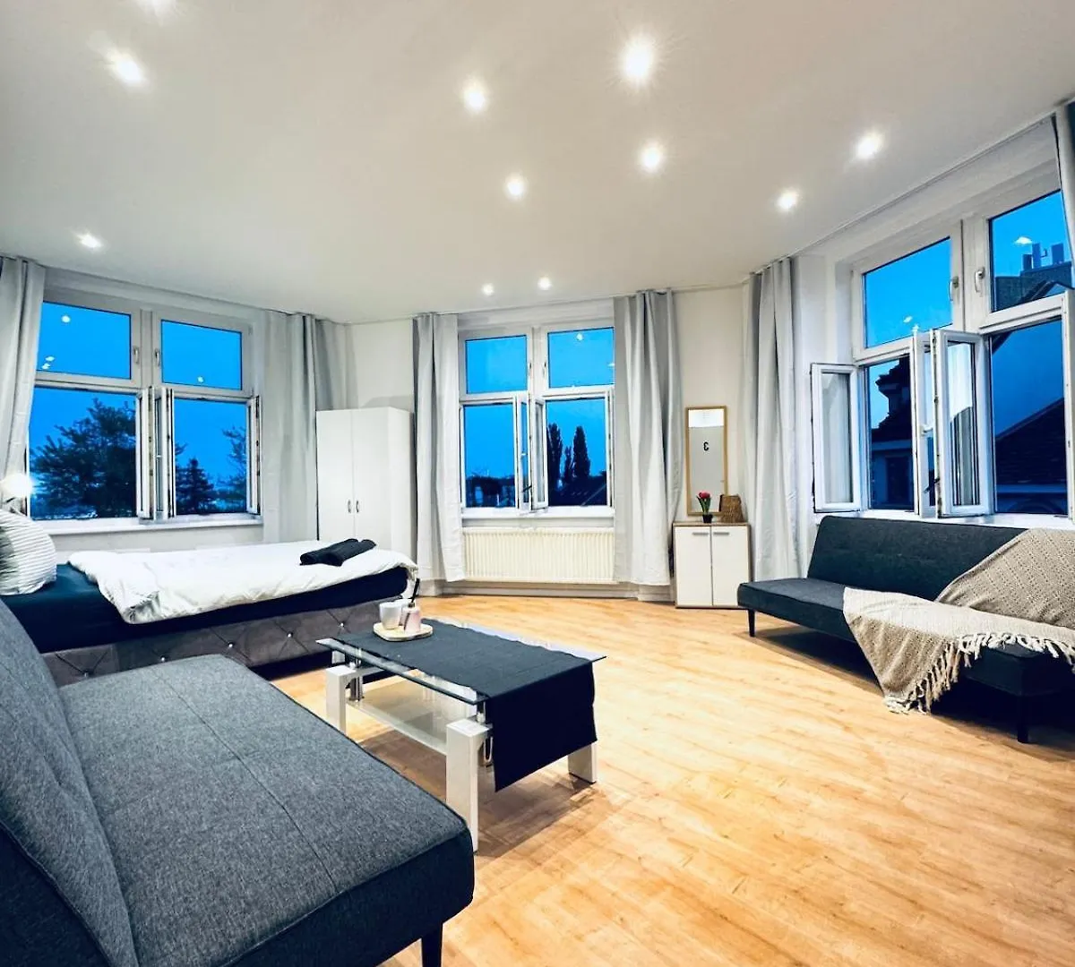 アパート Lovely 4Br Apt Near Kaufpark Alterlaa ウィーン