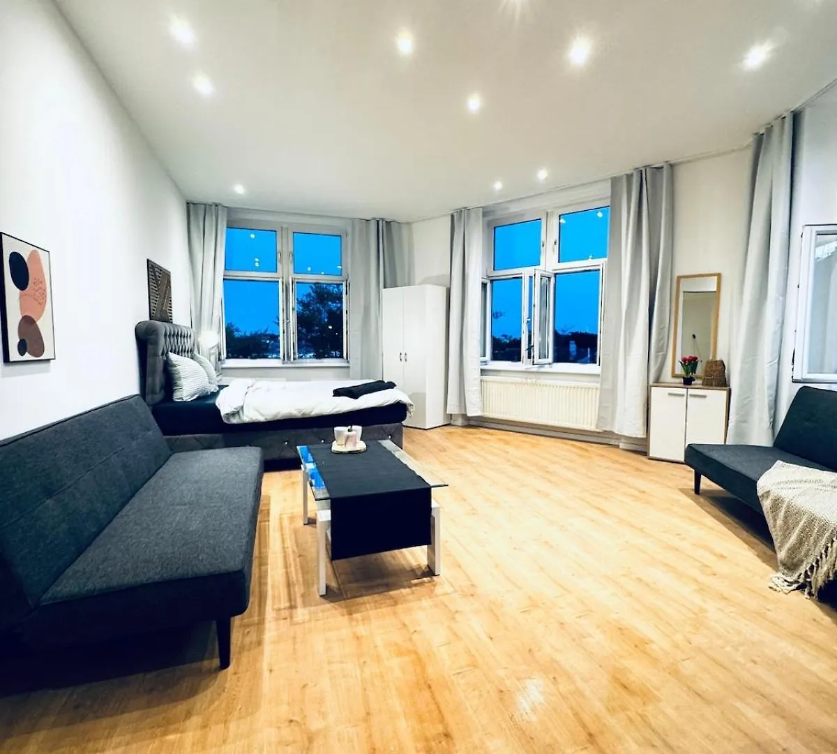 Lovely 4Br Apt Near Kaufpark Alterlaa ウィーン 0*,  オーストリア