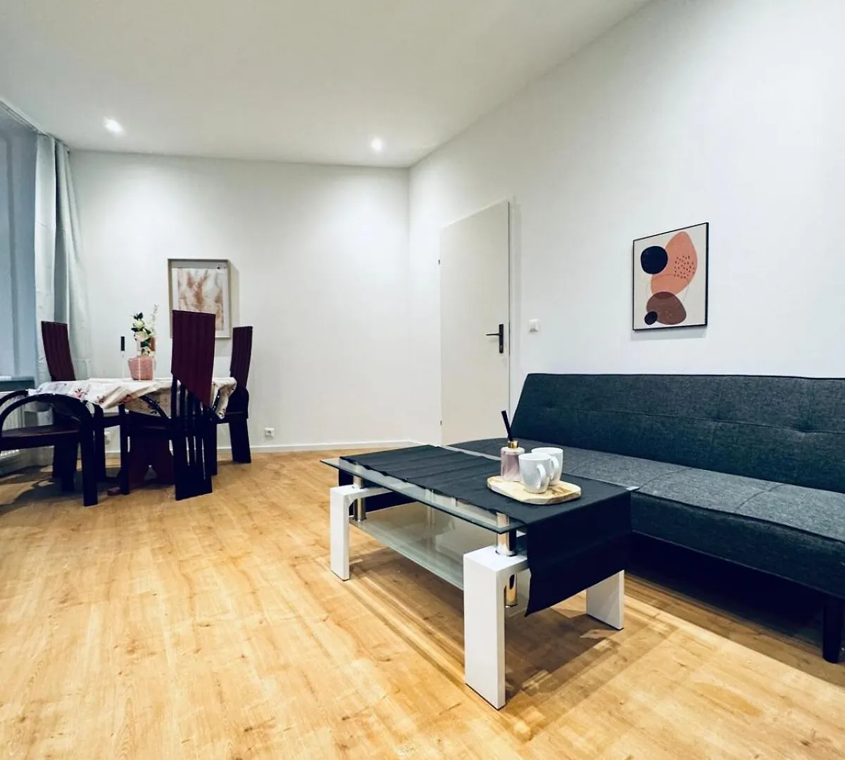 アパート Lovely 4Br Apt Near Kaufpark Alterlaa ウィーン オーストリア